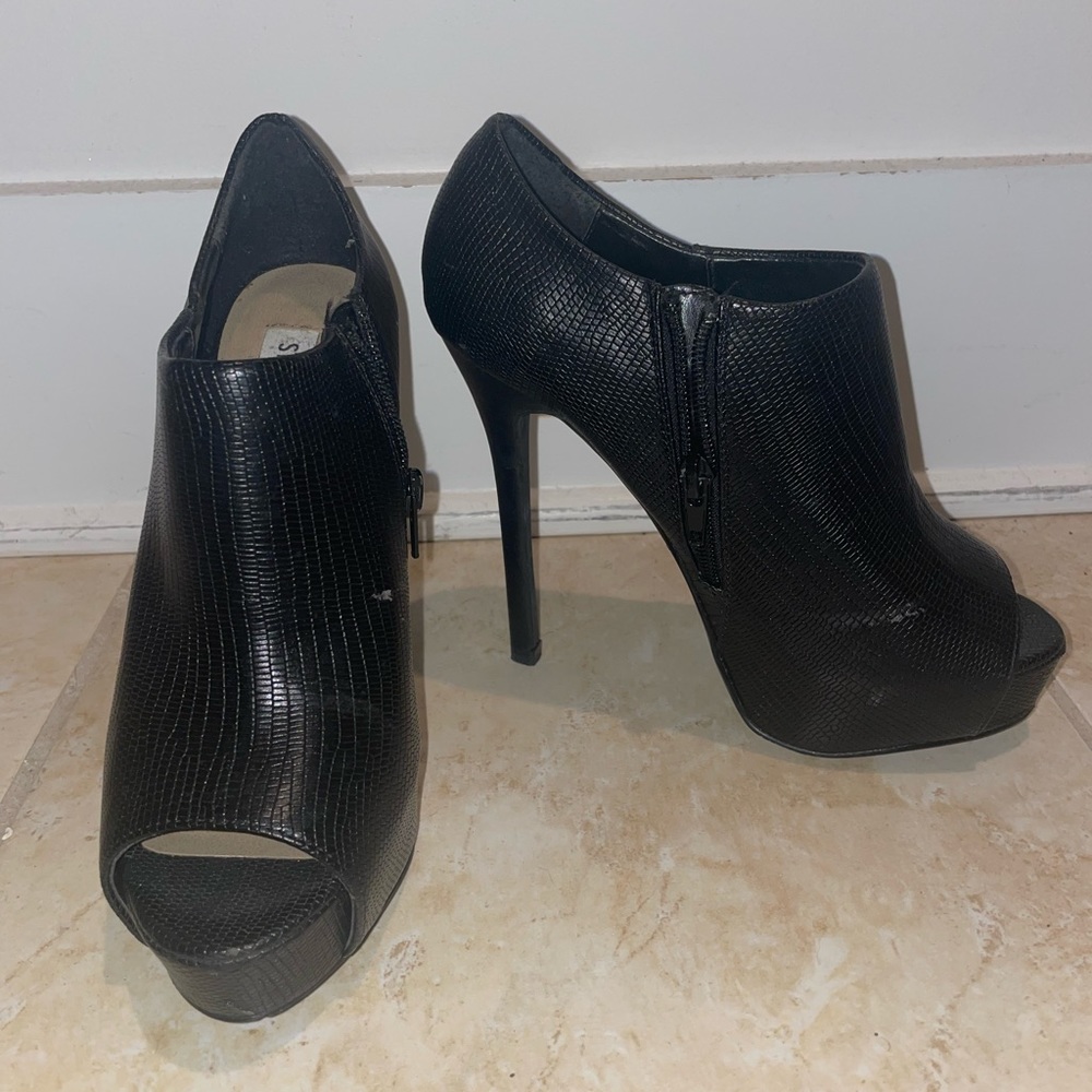 Steve Madden open toe booties - Size 6.5